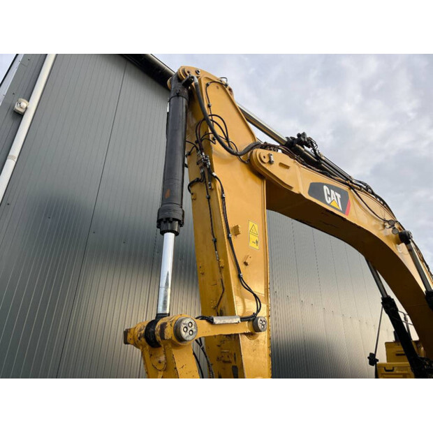 2015 Caterpillar 352FL-46628884