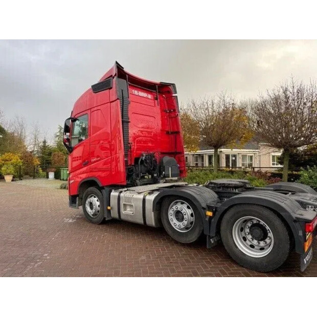 2021 فولفو FH-46629060