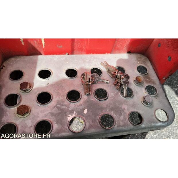 2000 Renault M210-46644690