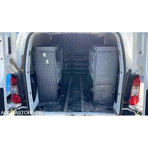 2017 Peugeot PARTNER-46644739