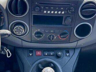 2017-peugeot-partner-1443472-46644749