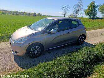 2013-peugeot-208-1443481-46644903