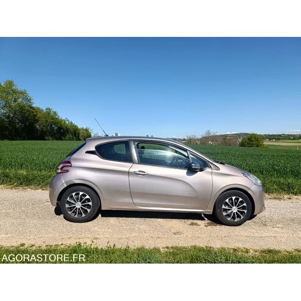 2013 Peugeot 208-46644904