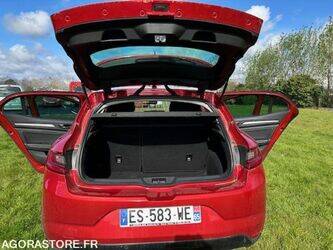 2017-renault-megane-1443482-46644920