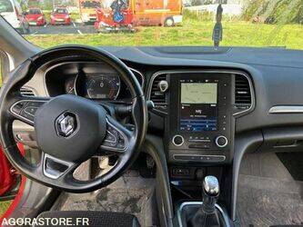 2017-renault-megane-1443482-46644923