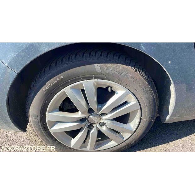 2019 Peugeot 308-46645053