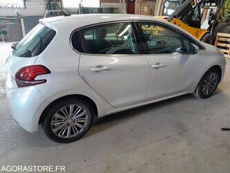 2016-peugeot-208-1443498-46645151