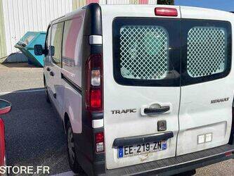 2016-renault-trafic-1443505-46645230
