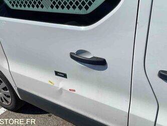 2016-renault-trafic-1443505-46645235