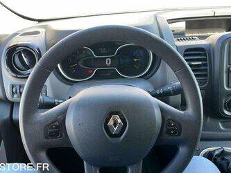 2016-renault-trafic-1443505-46645236