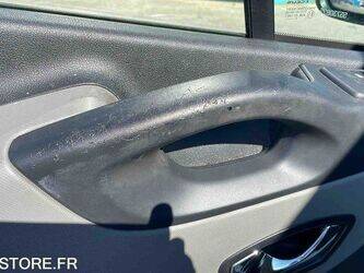 2016-renault-trafic-1443505-46645240