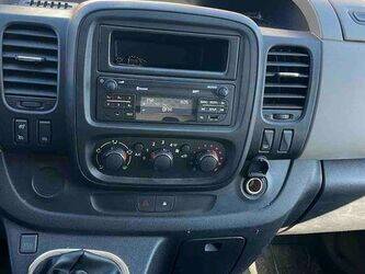 2016-renault-trafic-1443505-46645246