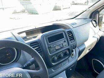 2016-renault-trafic-1443505-46645247