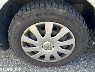 2016-renault-trafic-1443505-46645262