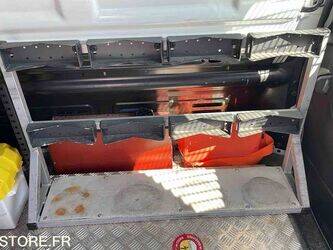 2016-renault-trafic-1443505-46645266