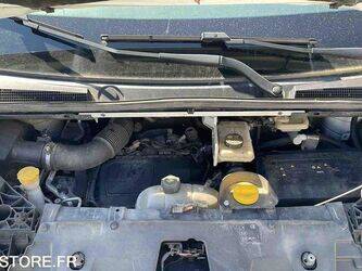 2016-renault-trafic-1443505-46645267