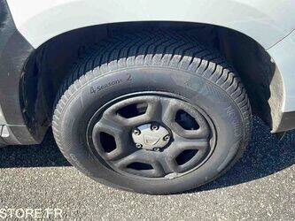 2018-dacia-duster-1443508-46645310