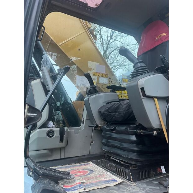 2018 Caterpillar 325FLCR-46645668