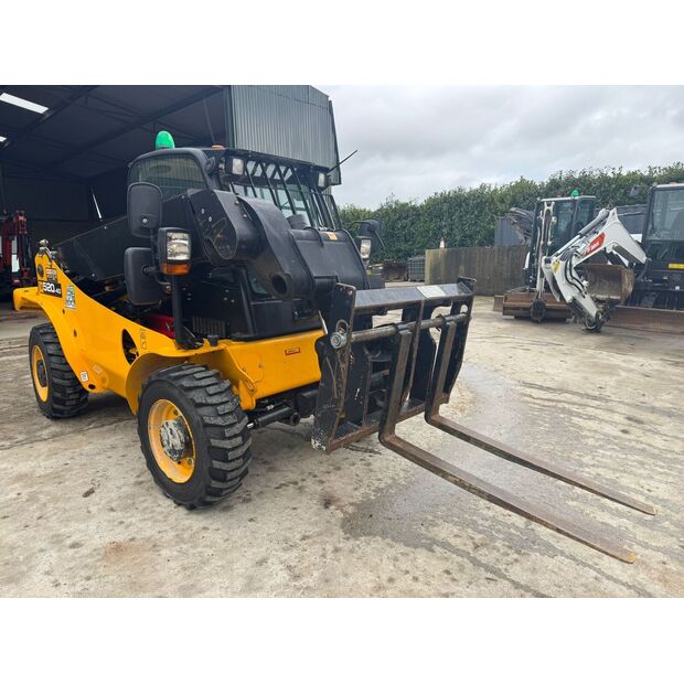 2021 JCB 520-40-46645717