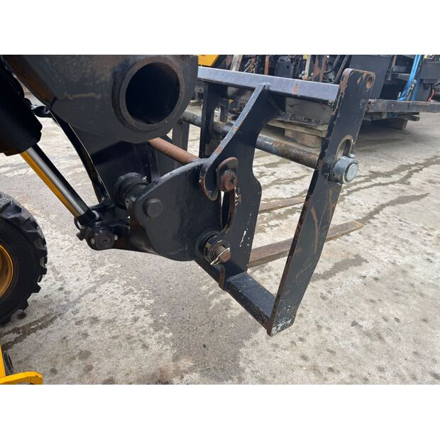 2021 JCB 520-40-46645722