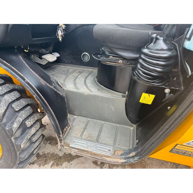 2021 JCB 520-40-46645733