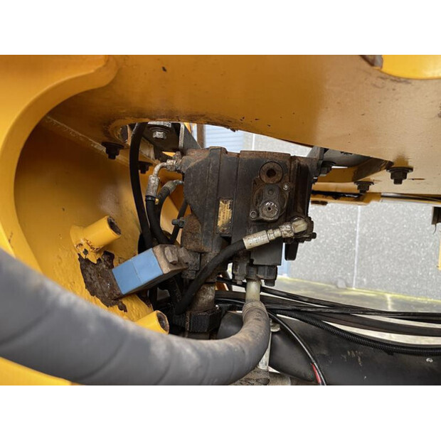 2014 فولفو L 120 G-46646652