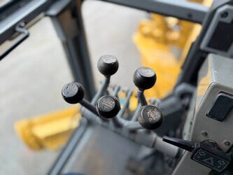 2018-caterpillar-140k-1443590-46647289