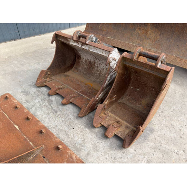 2017 TAKEUCHI TB230-46647395