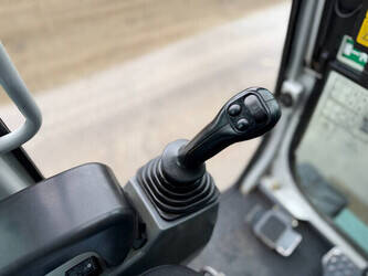 2010-takeuchi-tb235-1443594-46647458