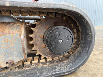 2010-takeuchi-tb235-1443594-46647476