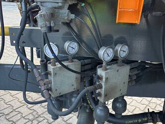 2010-dezeure-k33-1443644-46649306