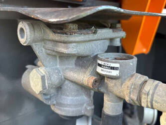 2010-dezeure-k33-1443644-46649307