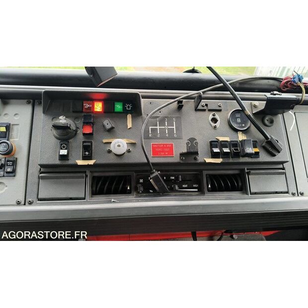 2000 Renault M210-46663055