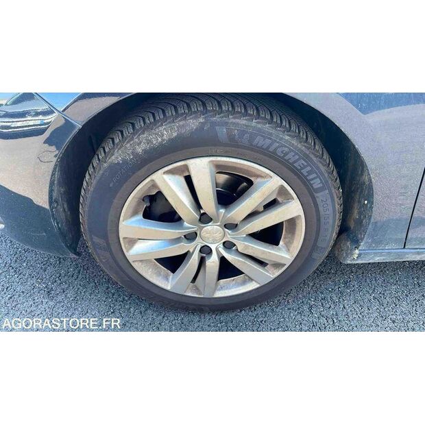 2019 Peugeot 308-46663176