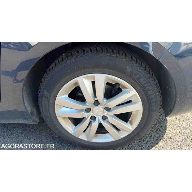 2019 Peugeot 308-46663178