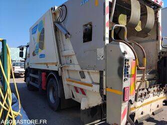 2015-renault-d-wide-1443786-46677520