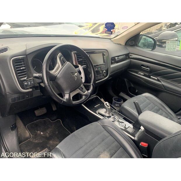 2016 MITSUBISHI Outlander-46677579