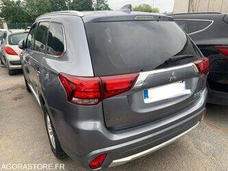2016-mitsubishi-outlander-1443791-46677580