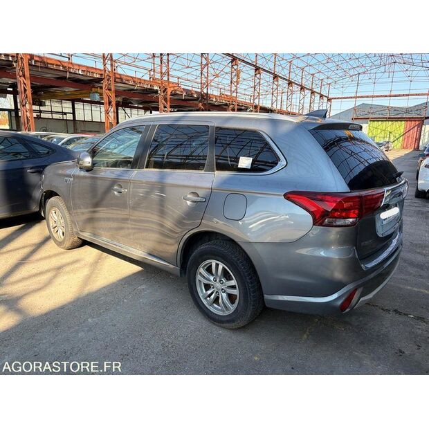 2016 MITSUBISHI Outlander-46677583