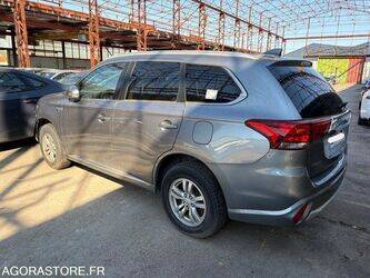 2016-mitsubishi-outlander-1443791-46677583