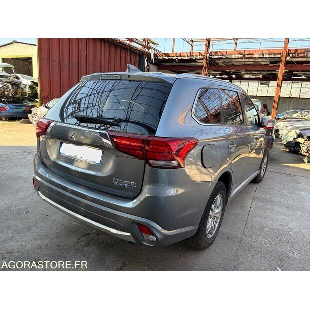 2016 MITSUBISHI Outlander-46677584