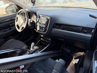 2016-mitsubishi-outlander-1443791-46677586