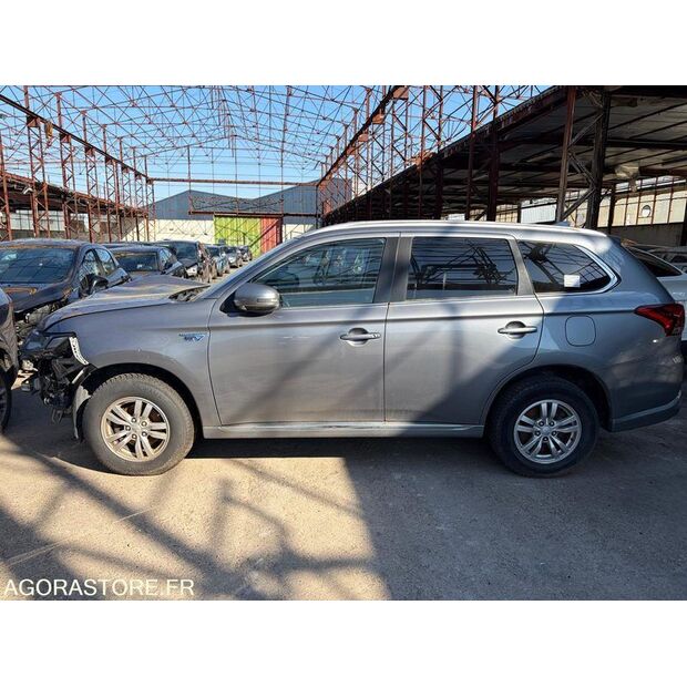 2016 MITSUBISHI Outlander-46677587