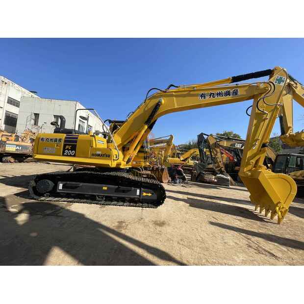 2024 Komatsu PC200-8-46677636