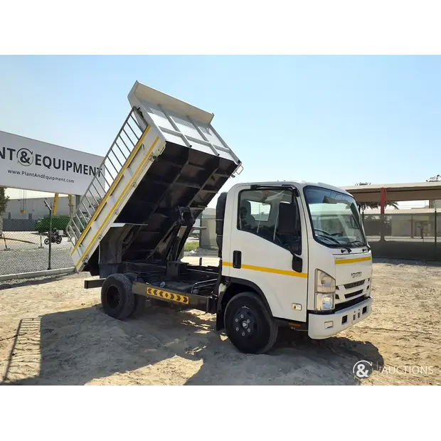 2024 Isuzu NPR-46678938