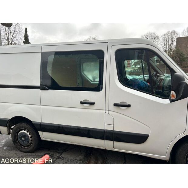 2016 رينو Master-46696410