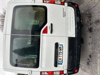 2016-renault-master-1444030-46696411