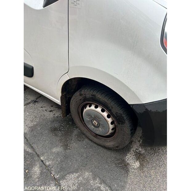 2016 رينو Master-46696413