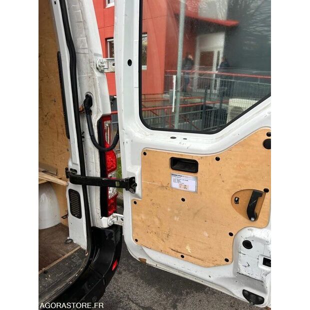 2016 رينو Master-46696415