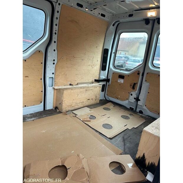 2016 رينو Master-46696416